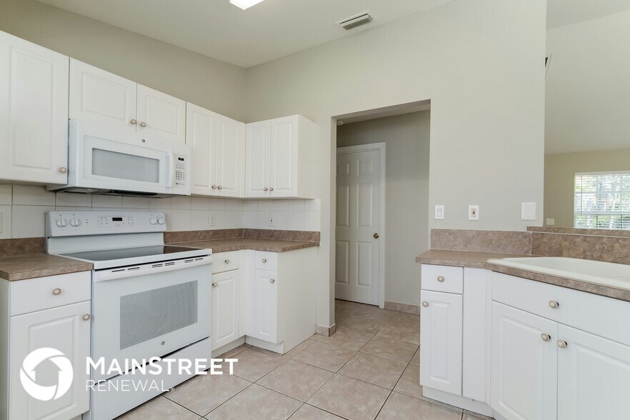 Building Photo - 4173 Pincushion St