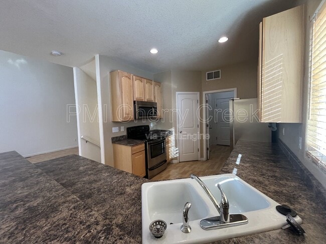Building Photo - 5271 Canyon View Dr