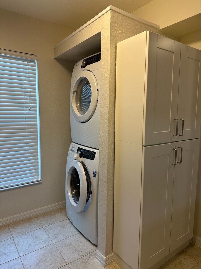 Building Photo - 5206 Sunridge Palms Dr