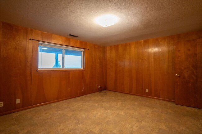 Building Photo - Spacious North Tacoma waterfront Unit with Million dollar Puget Sound Views
