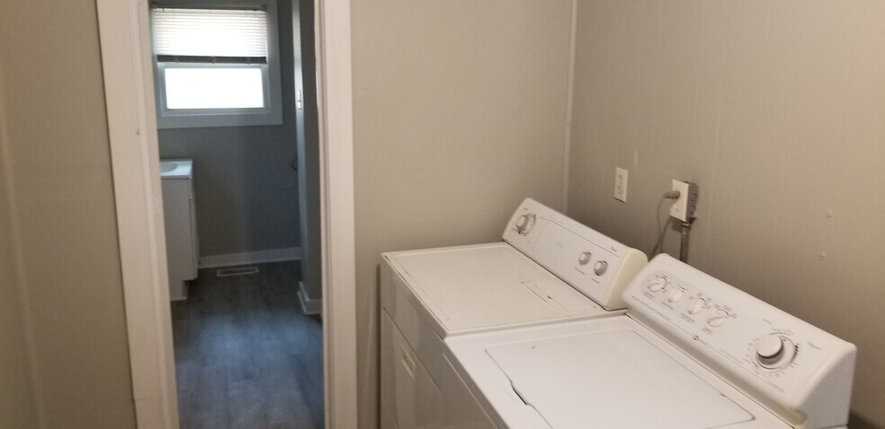 Building Photo - 261 N PERSHING AVE