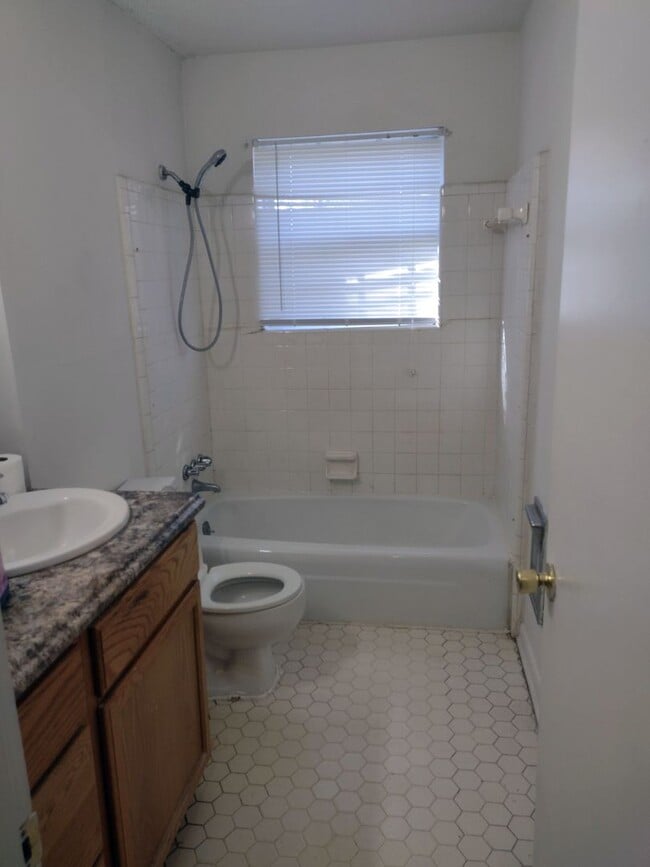 Building Photo - Spacious 4-Bedroom 2-Bath Home in Little Rock's Wakefield Neighborhood