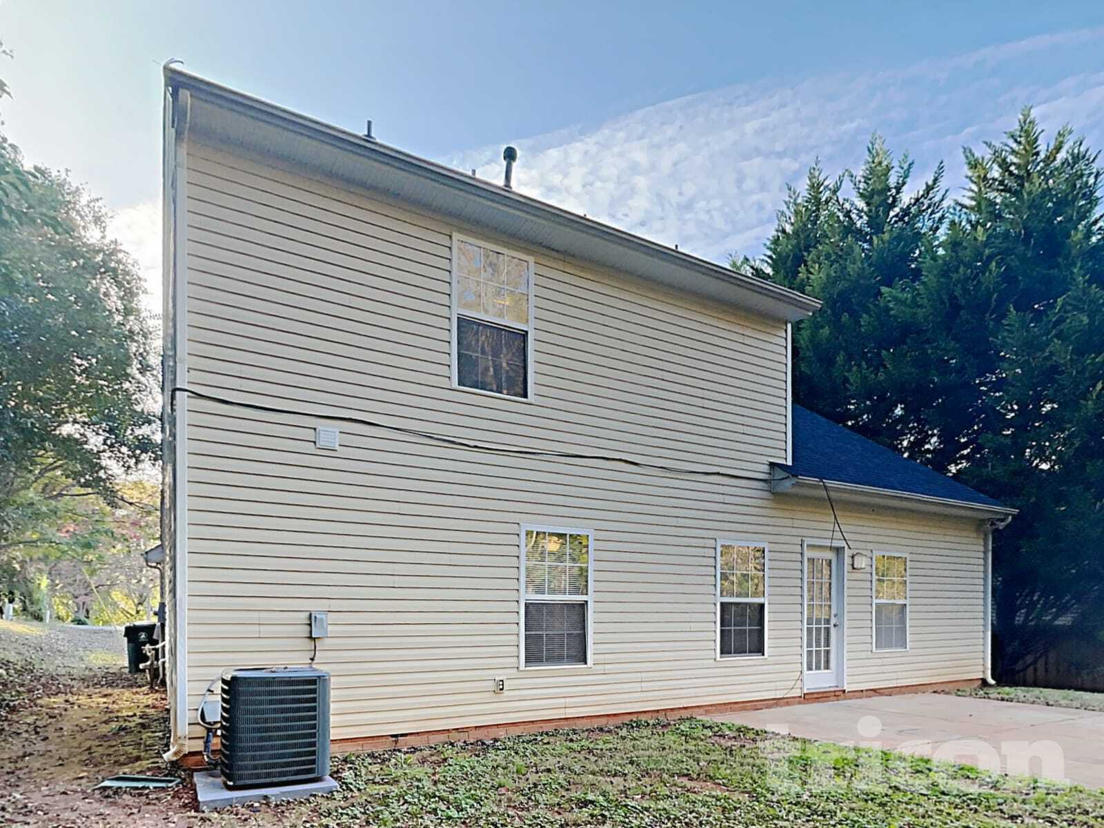 Building Photo - 17 Black St