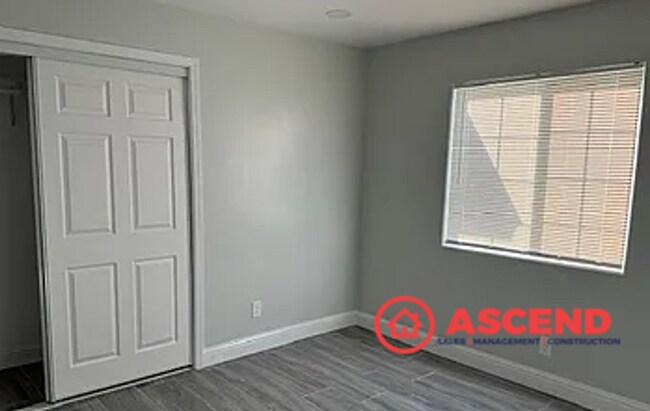 Building Photo - Beautiful 3 Berrom Home Off Manor St.