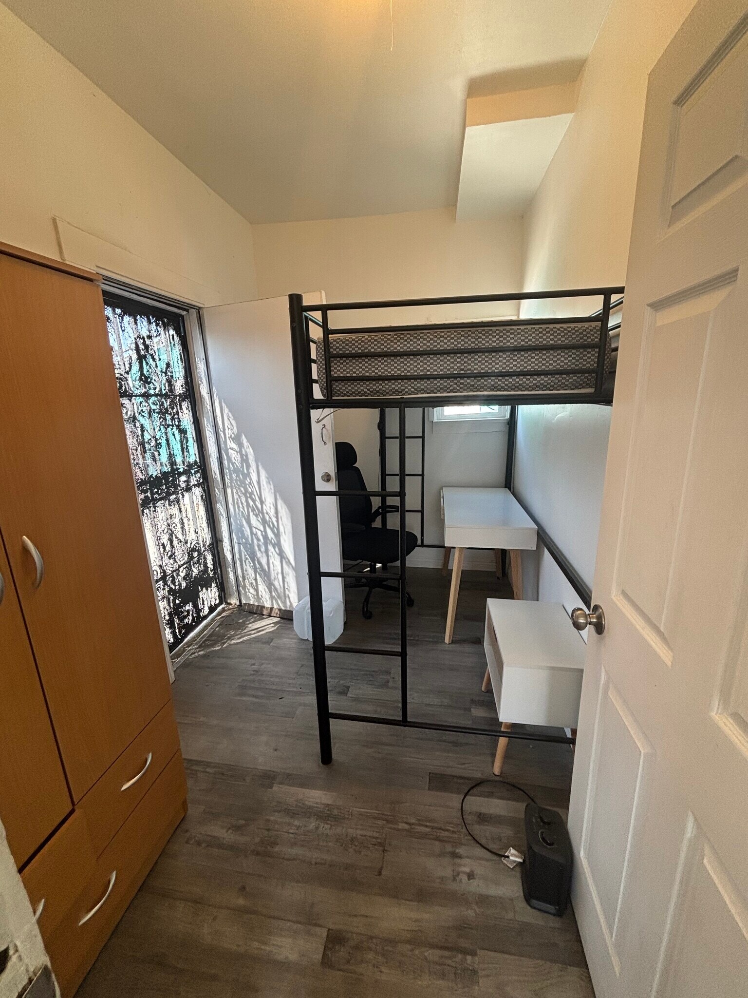 Building Photo - 2515 S Catalina St