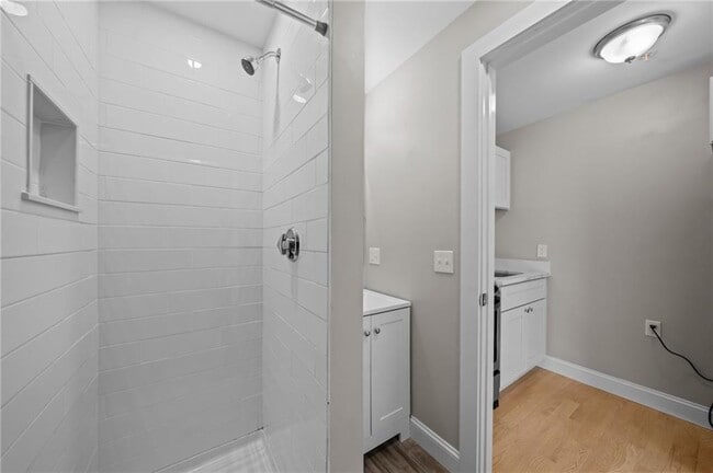 Building Photo - 16 Brinley St