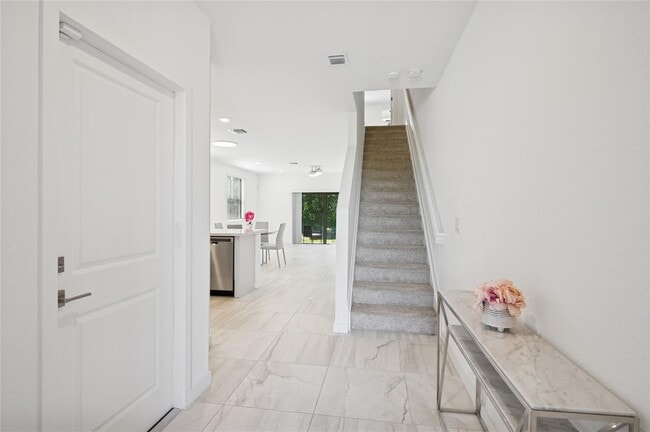 Building Photo - 180 SE 5th Ct