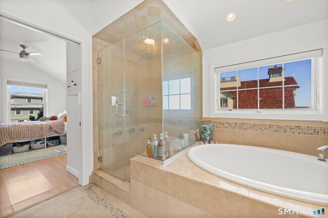 Building Photo - 1895 Fairfield Beach Rd