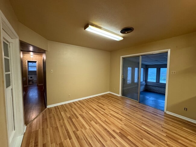 Building Photo - 360 Virtual Tour Available