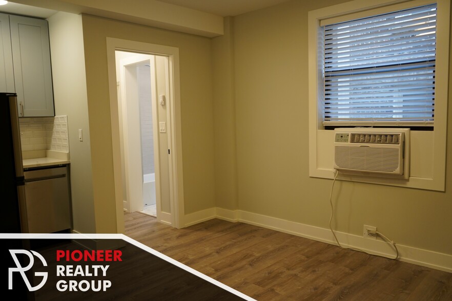 Building Photo - 501 W Belmont Ave