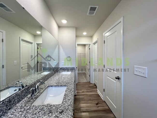 Building Photo - 1221C Champions Rest