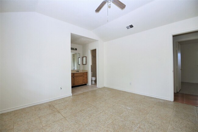 Building Photo - 14211 Timberhaven Dr