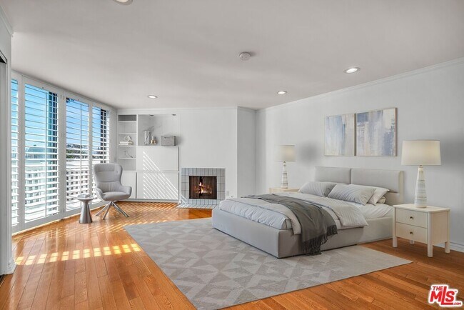 Building Photo - 7301 Vista Del Mar