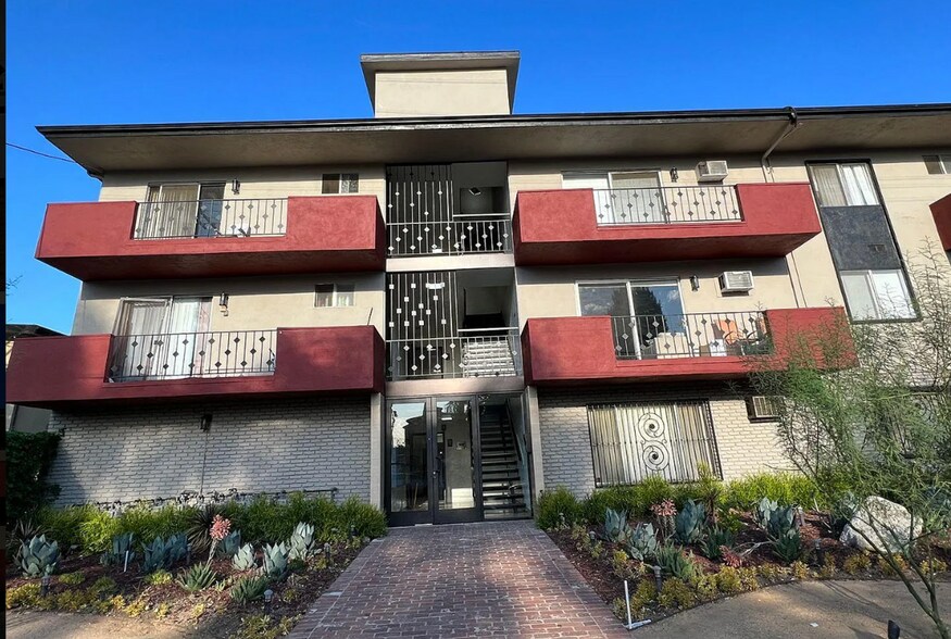 Primary Photo - 7424 Haskell Ave