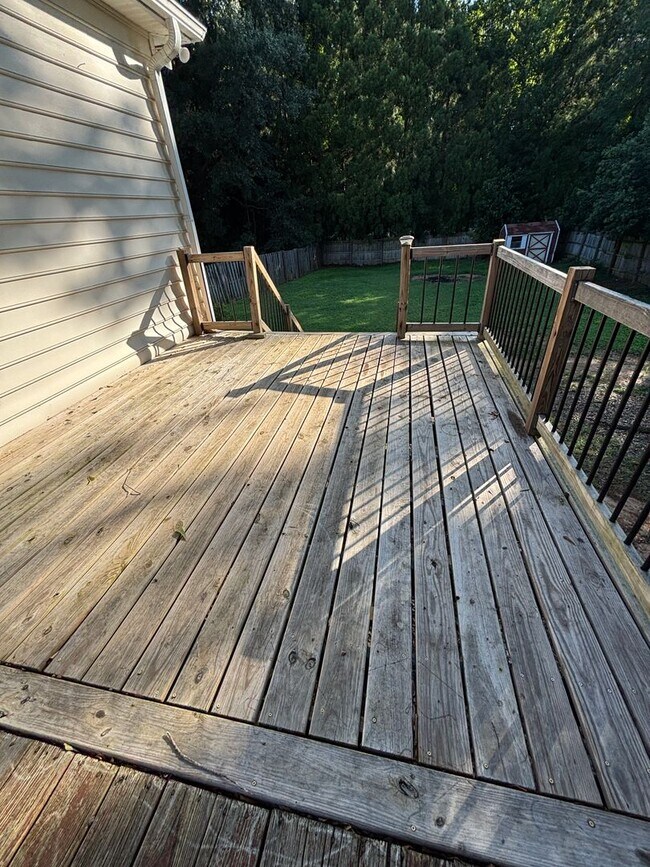 Building Photo - 522 Saint Helene Ct