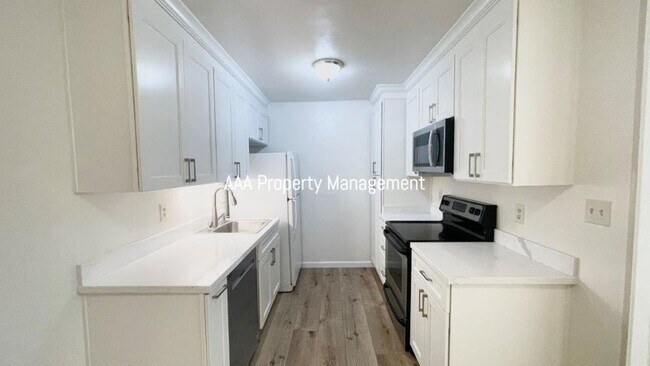 Building Photo - Walnut Creek! Beautiful remodeled 1 bedroom 1 bath location near John Muir Hospital and Heather F...