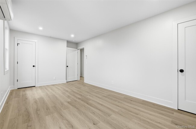 Building Photo - 36 Dunwoodie St