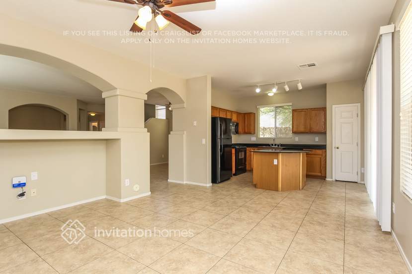 Building Photo - 11747 N 148th Ave