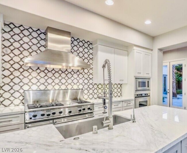 Building Photo - 11857 Oakland Hills Dr