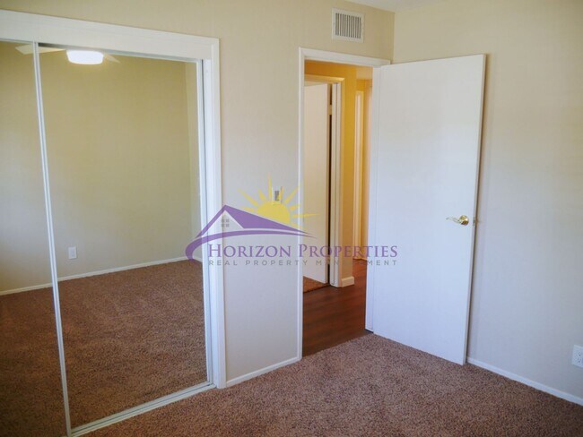 Building Photo - Remodeled 3 Bed 2 Bath 1,215 Sq Ft Citrus Heights Home