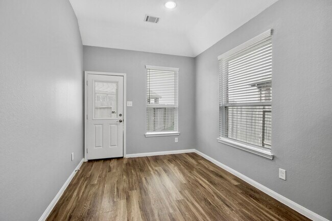 Building Photo - 2335 Spring Hollow Dr