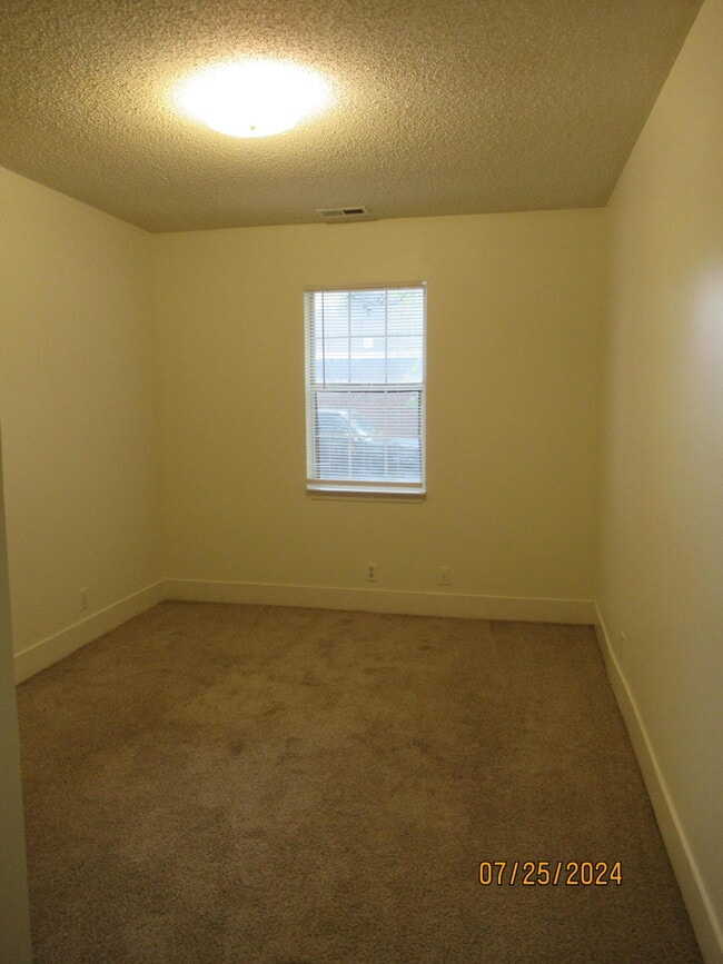 Building Photo - 970 Jessamine Trail