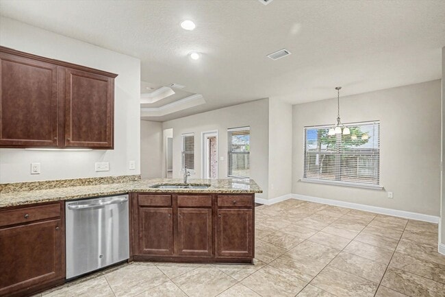 Building Photo - SPACIOUS AND CONVENIENT COMMUTE!