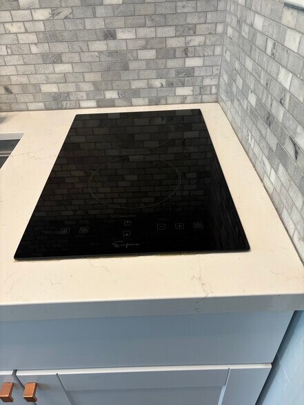 Induction Cooktop - 435 Lincoln Ave