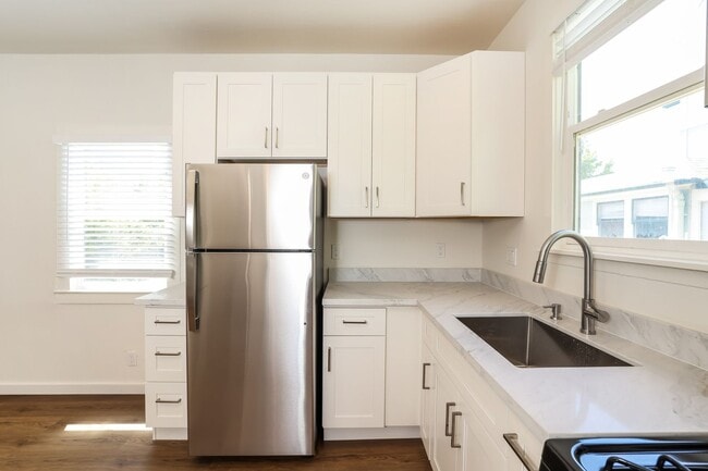 Building Photo - Beautifully Renovated Berkeley Unit!