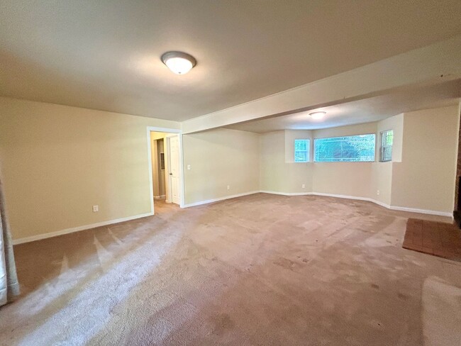 Building Photo - Kirkland Home