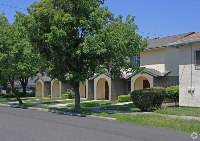 Primary Photo - Villa De San Joaquin