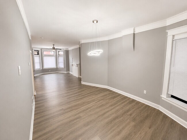 Building Photo - 6426 S Ingleside Ave