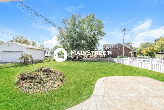 Building Photo - 3 Bedroom Pet-Friendly Home in St. Louis, MO with Main Street Renewal