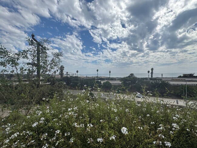 Building Photo - Gorgeous Hillside Ventura Home with Ocean ...