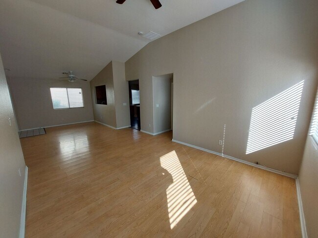 Building Photo - N. Las Vegas