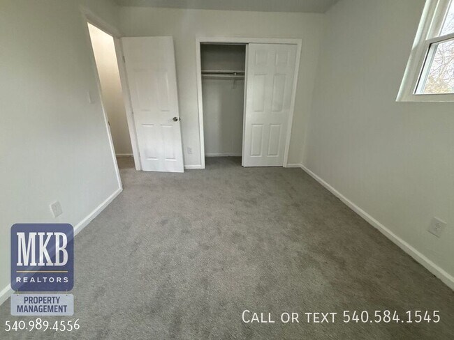 Building Photo - 1227 Ruddell Rd