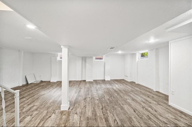 Building Photo - 3306 W 71st Terrace