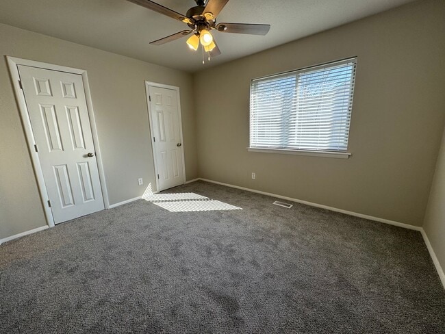 Building Photo - Gorgeous 4 bedroom 2 bathroom home in Broken Arrow