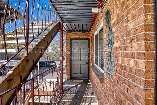 Building Photo - 1138 Corona St
