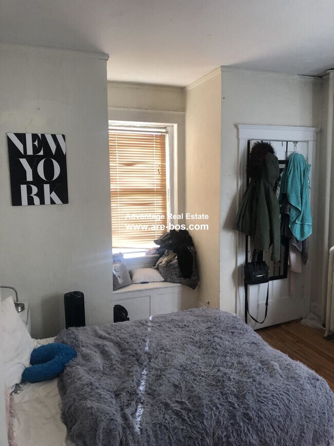 Building Photo - 55 Egmont St