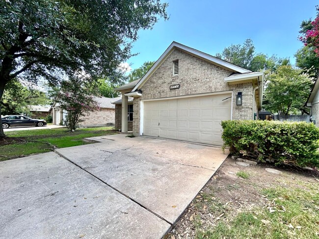 Building Photo - 3/BR 2/BA Home with Natural Light, Big Bac...