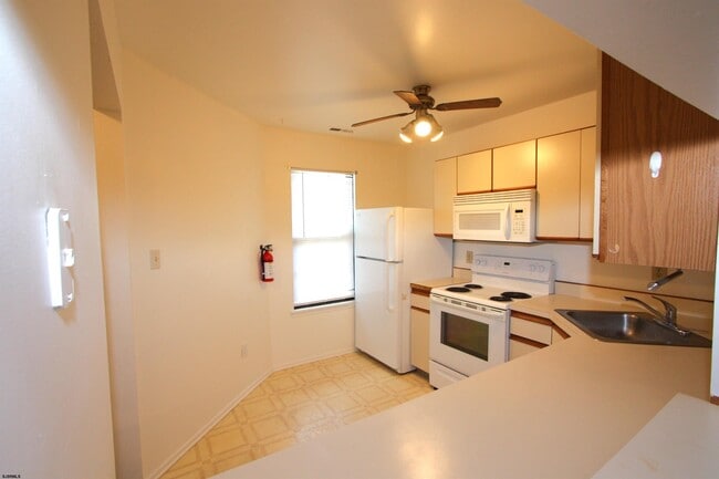 Building Photo - 2616 Canyon Ct