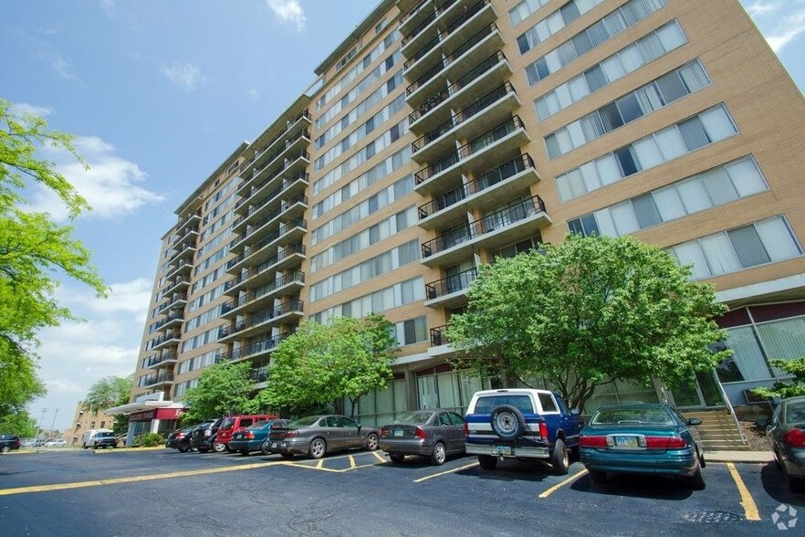 Primary Photo - Executive Towers Apartments