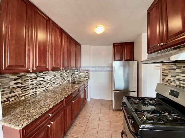 Building Photo - 150 West 225th Street