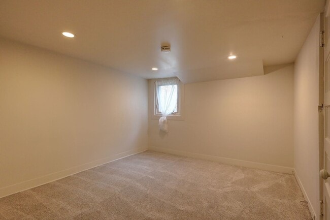 Building Photo - Charming 4 Bedrooms Madison Valley Bungalow Home