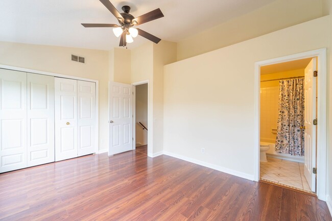 Building Photo - Updated 3-Level End Unit Townhouse in Caro...