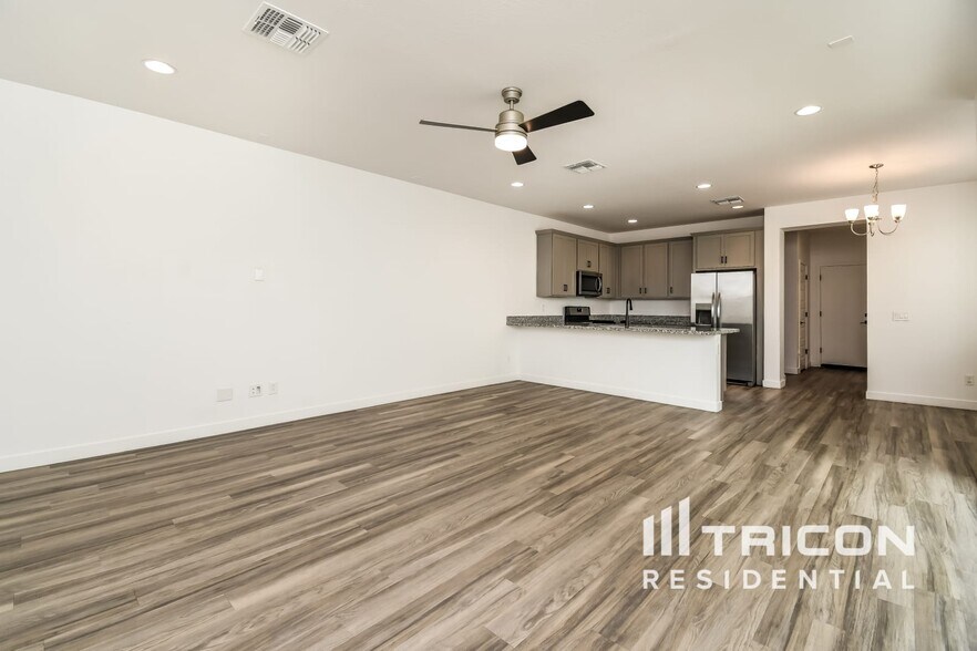 Building Photo - 9315 E Strobe Ave