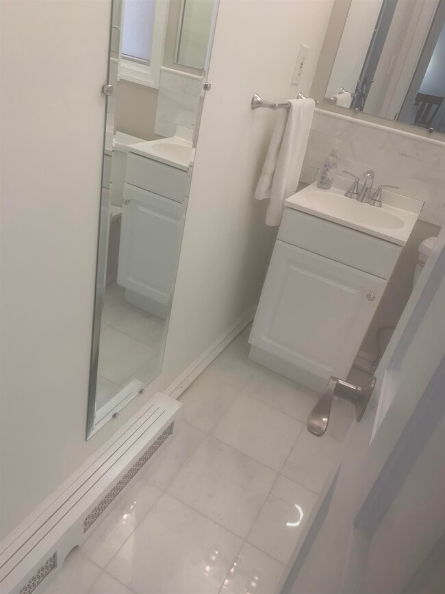 Building Photo - 148 Nesbit St