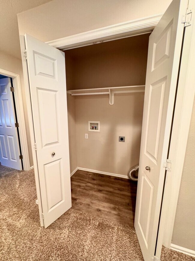 Building Photo - Beautiful Pet Friendly South Corvallis Home