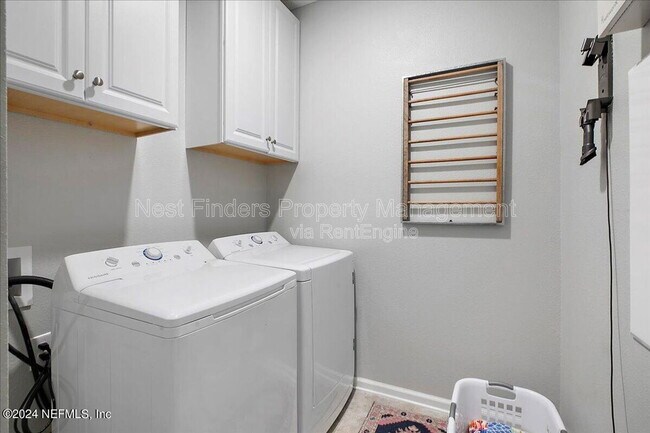 Building Photo - 61 MOORINGS COURT